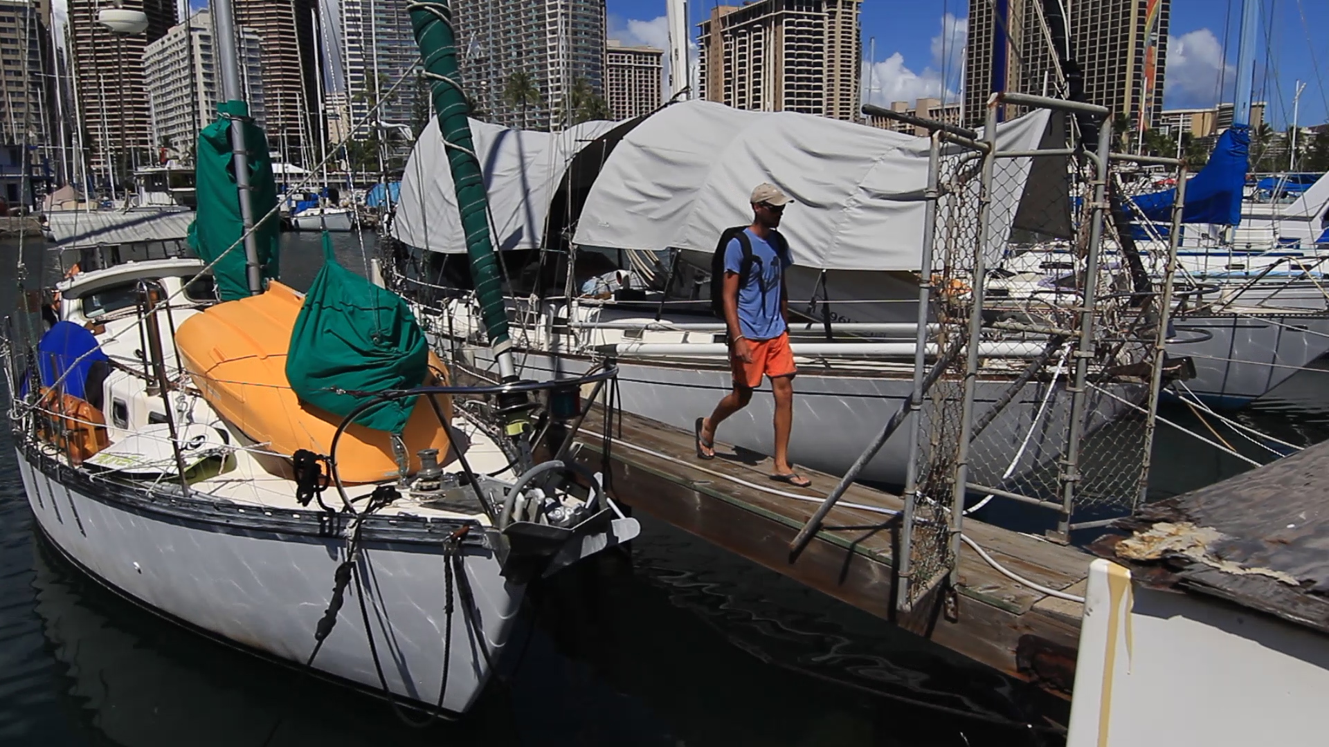 Large Rocna on the Bow